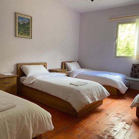 Vita Guesthouse Bajram Curri Екстериор снимка