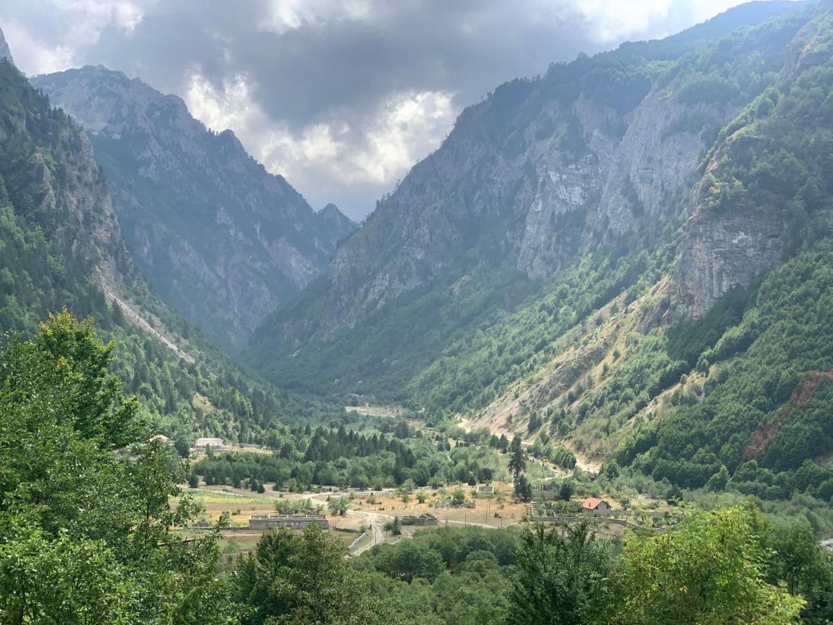 Vita Guesthouse Bajram Curri Екстериор снимка