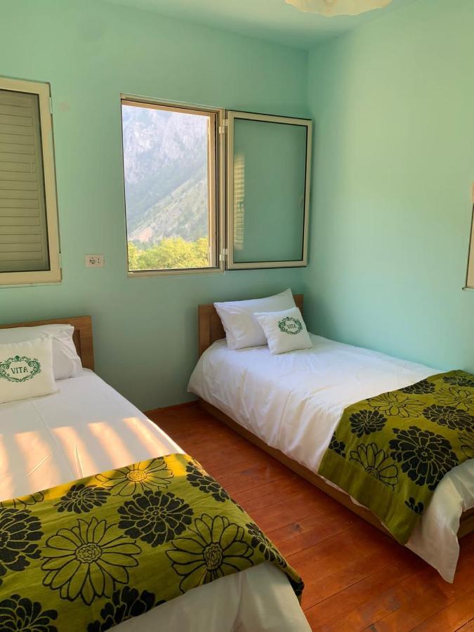 Vita Guesthouse Bajram Curri Екстериор снимка