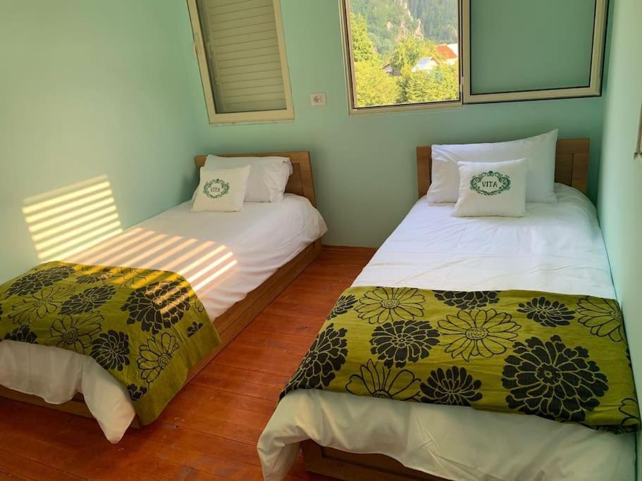 Vita Guesthouse Bajram Curri Екстериор снимка