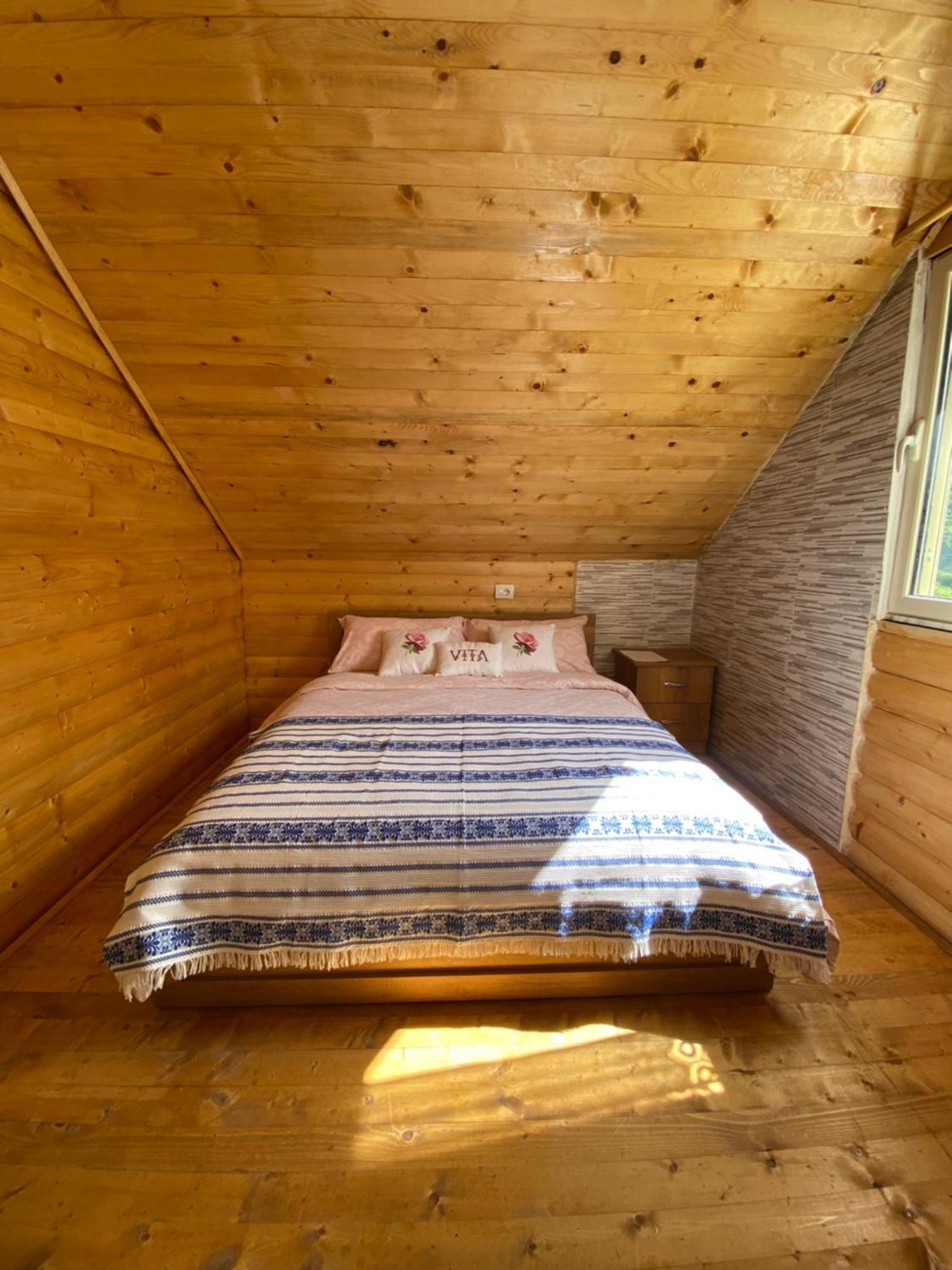 Vita Guesthouse Bajram Curri Екстериор снимка