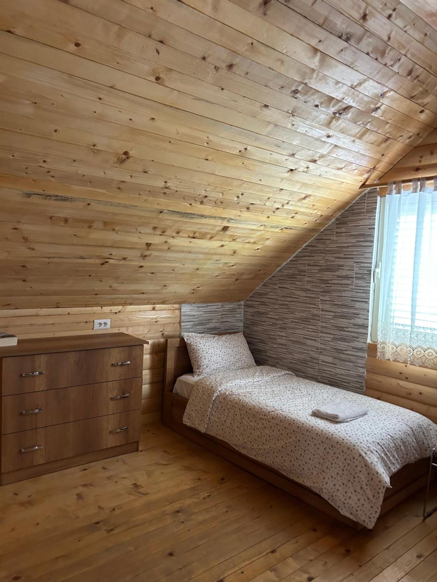 Vita Guesthouse Bajram Curri Екстериор снимка