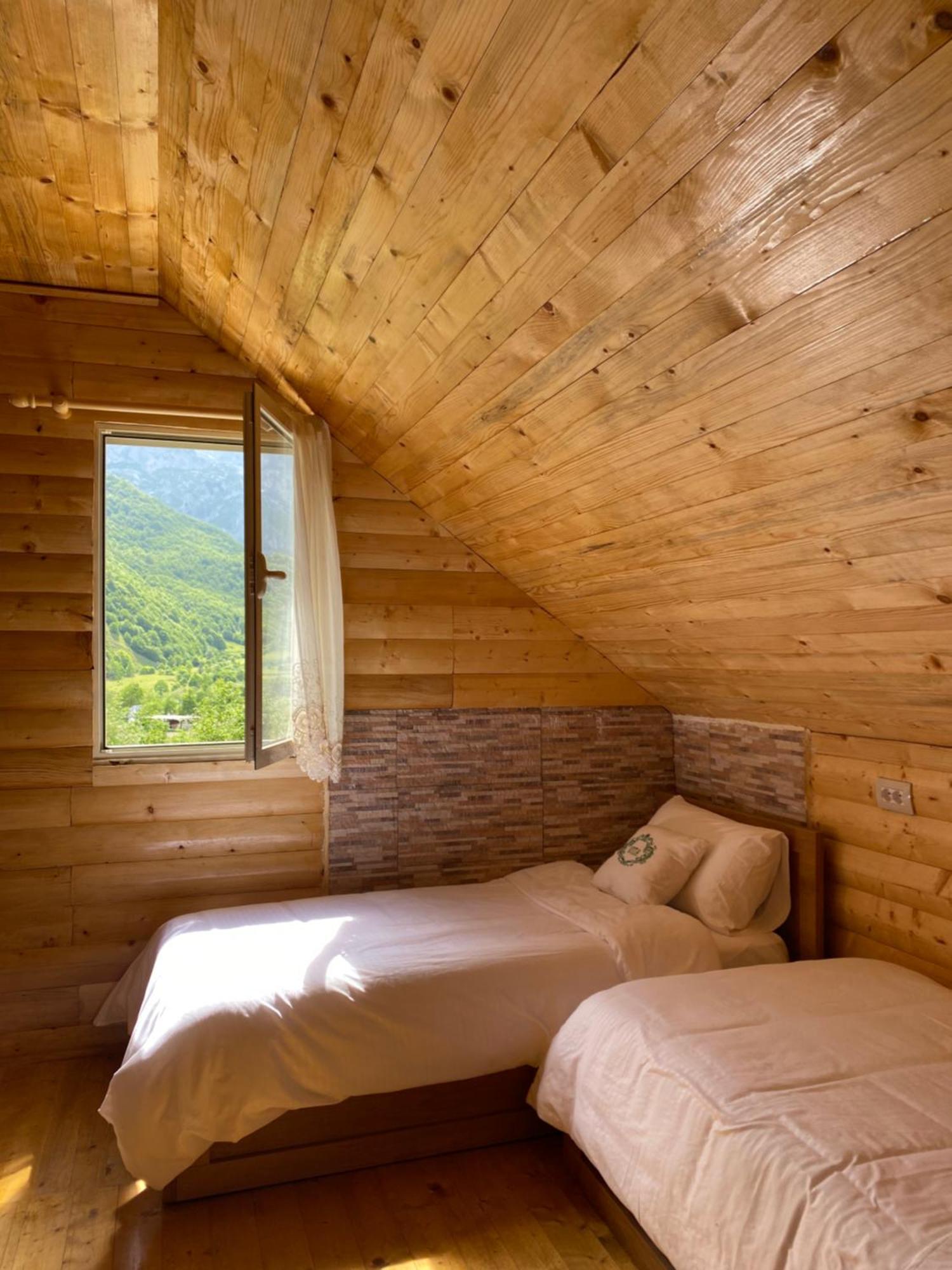 Vita Guesthouse Bajram Curri Екстериор снимка