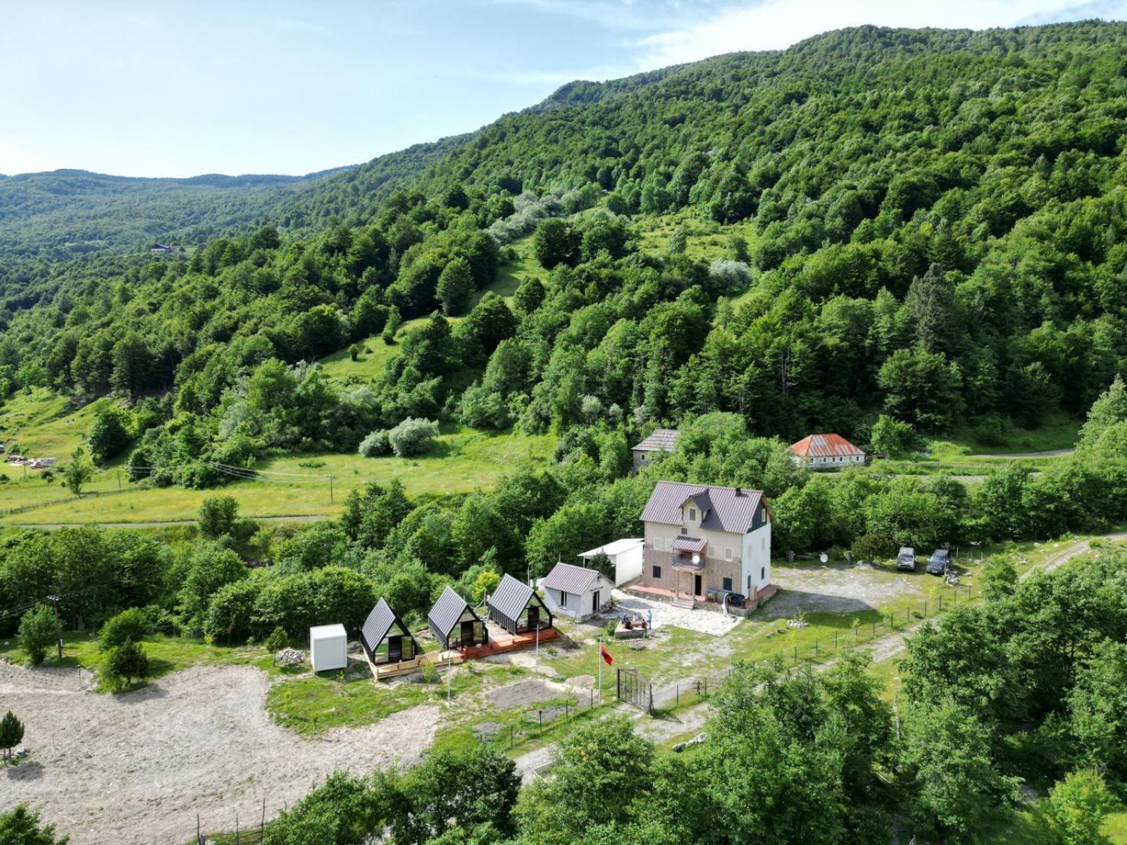 Vita Guesthouse Bajram Curri Екстериор снимка