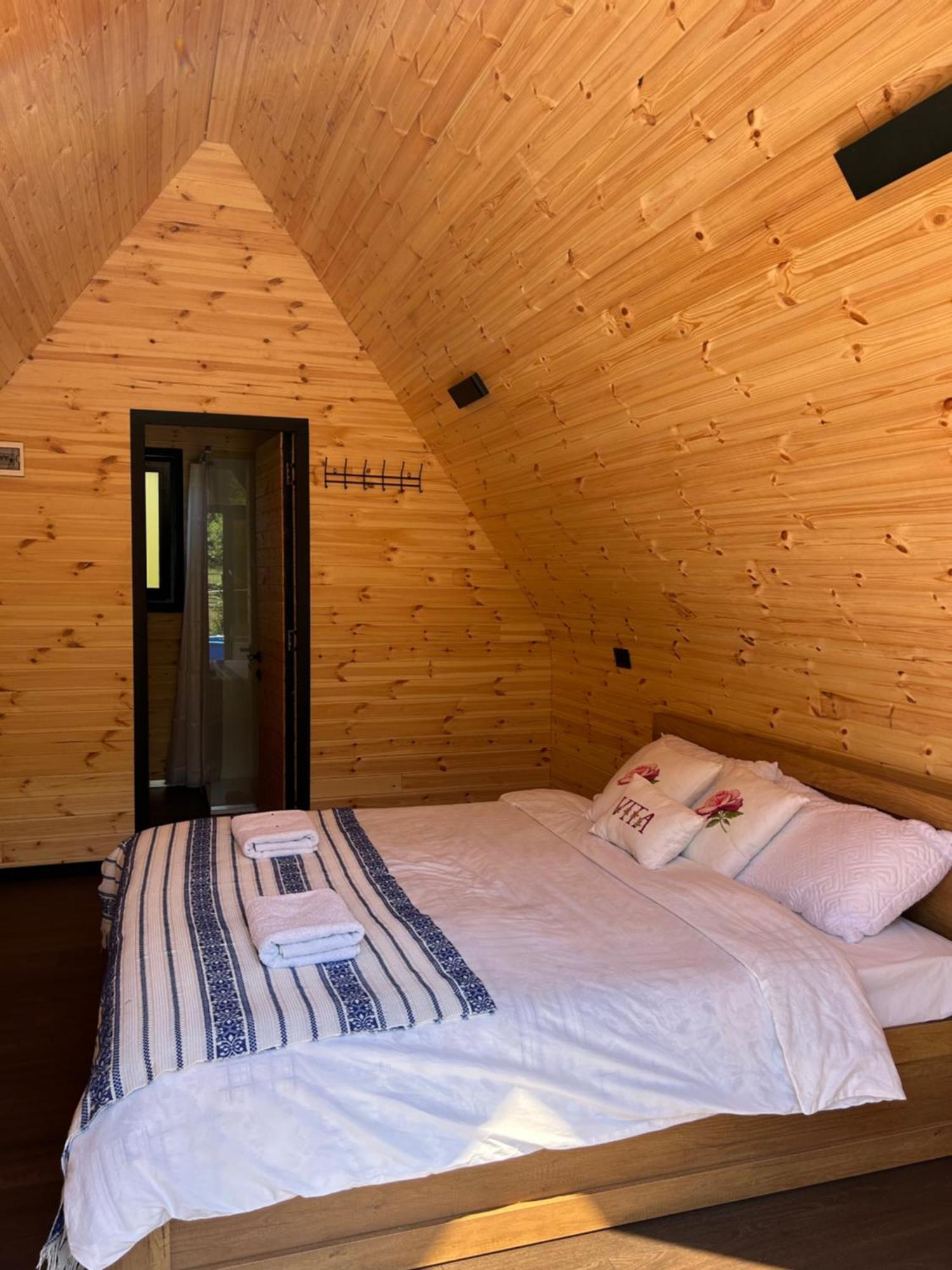 Vita Guesthouse Bajram Curri Екстериор снимка