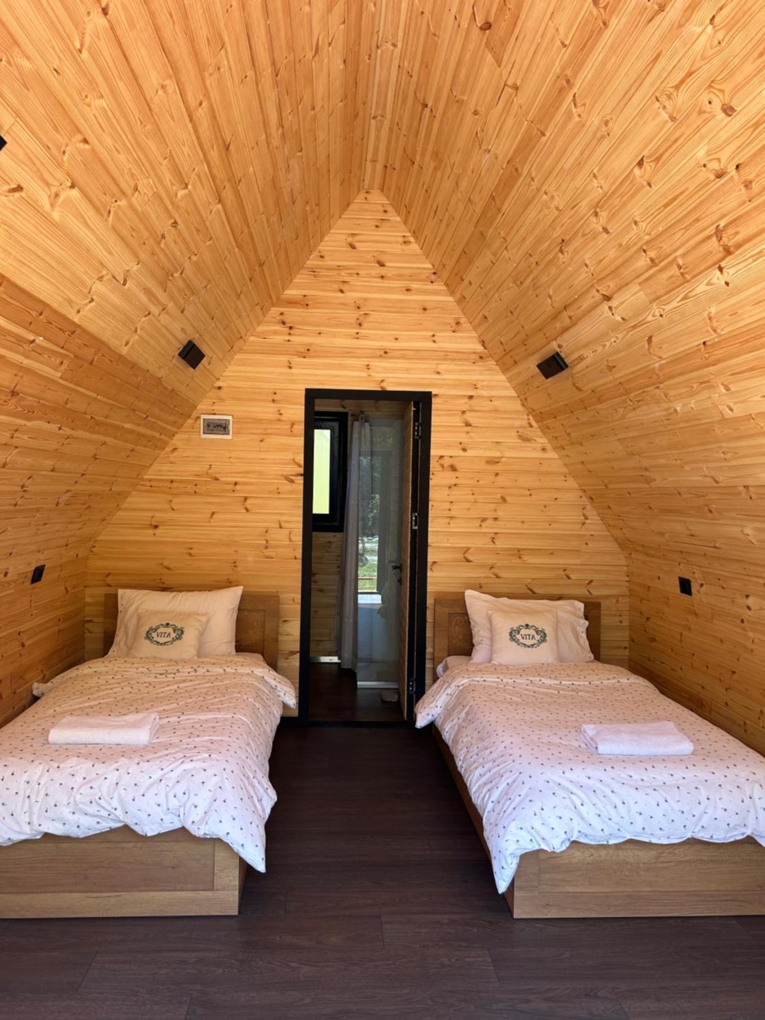 Vita Guesthouse Bajram Curri Екстериор снимка