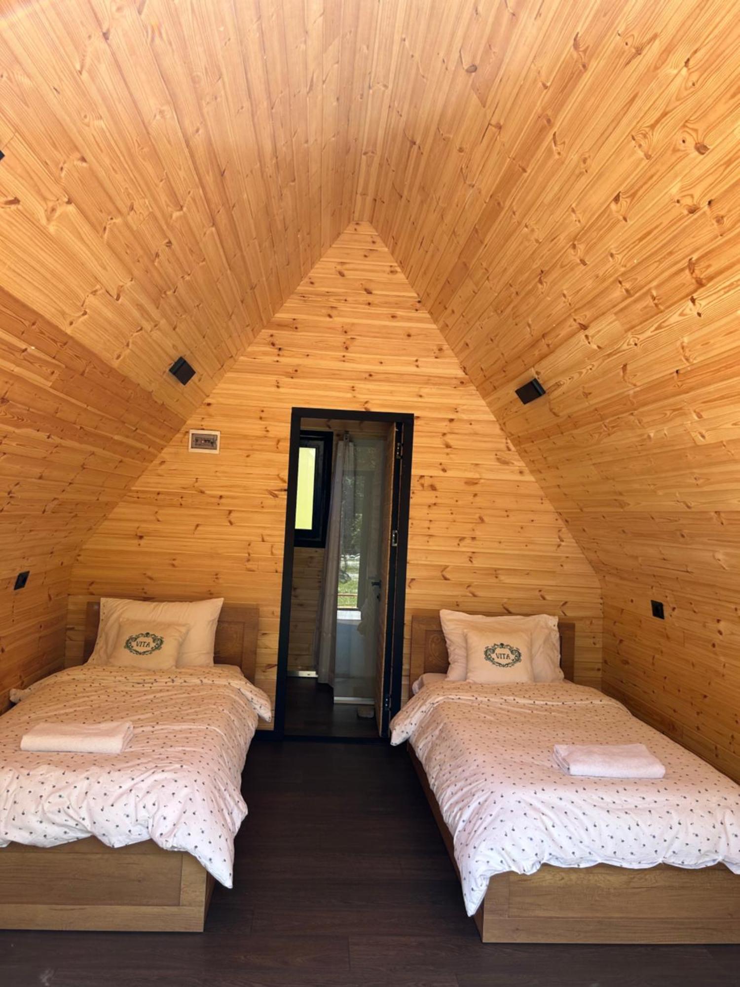 Vita Guesthouse Bajram Curri Екстериор снимка