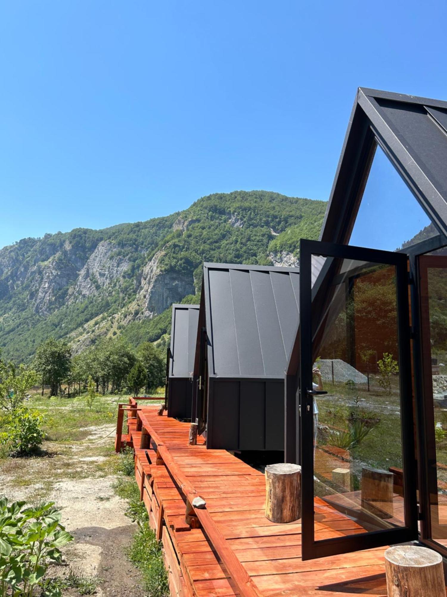 Vita Guesthouse Bajram Curri Екстериор снимка