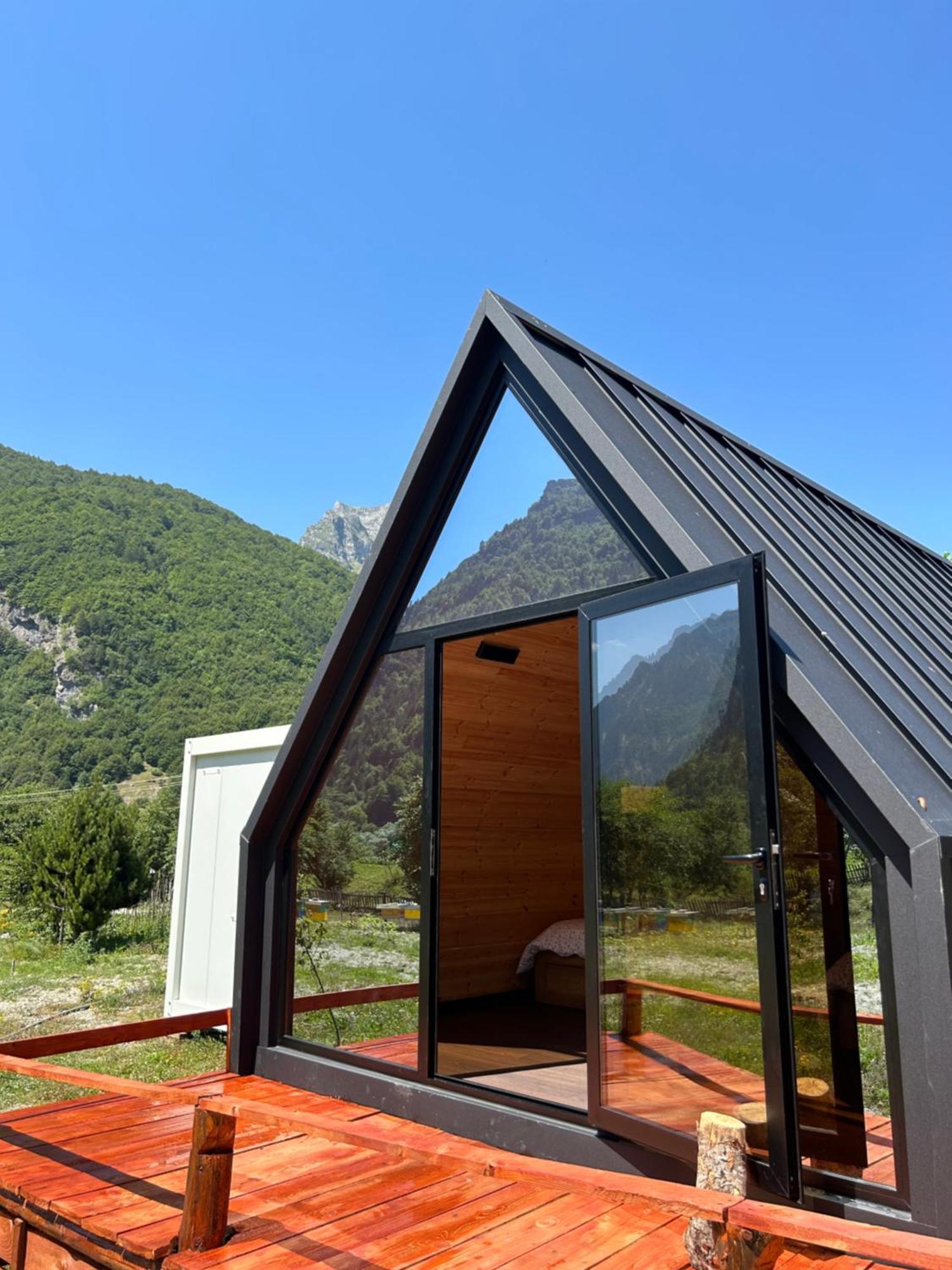 Vita Guesthouse Bajram Curri Екстериор снимка