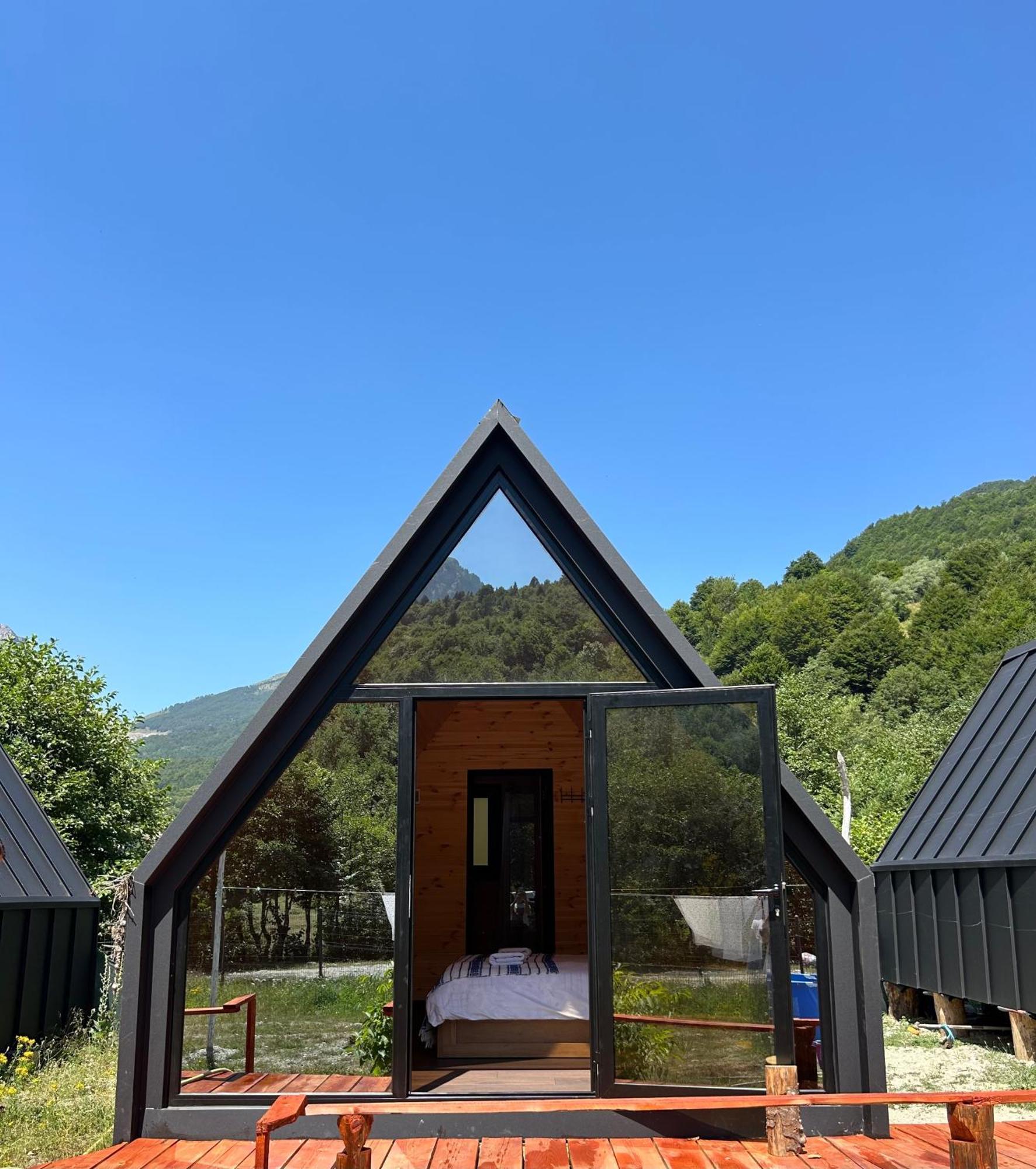 Vita Guesthouse Bajram Curri Екстериор снимка